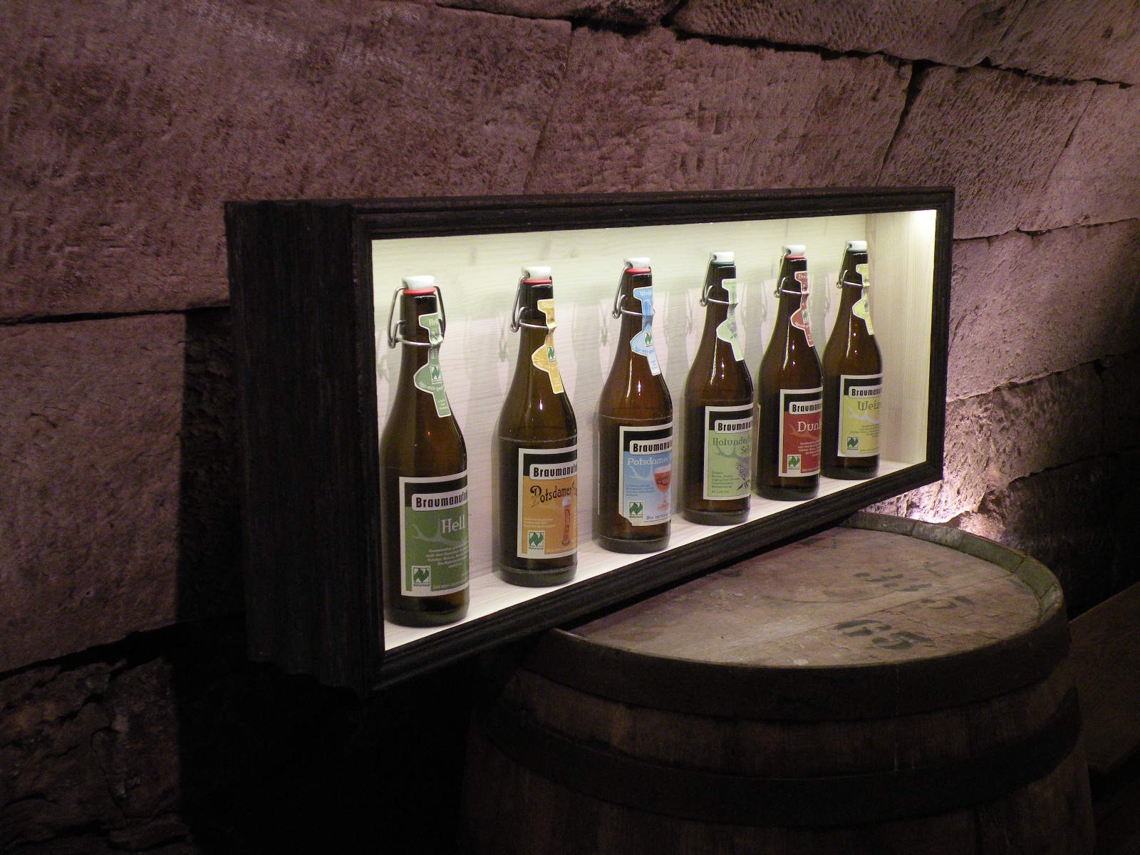 Bilderrahmen, Bilderrahmungen, Bildereinrahmungen, Rahmungen, Objektrahmungen, Modellrahmen, konservatorische Rahmungen, Passepartout, Zuschnitt