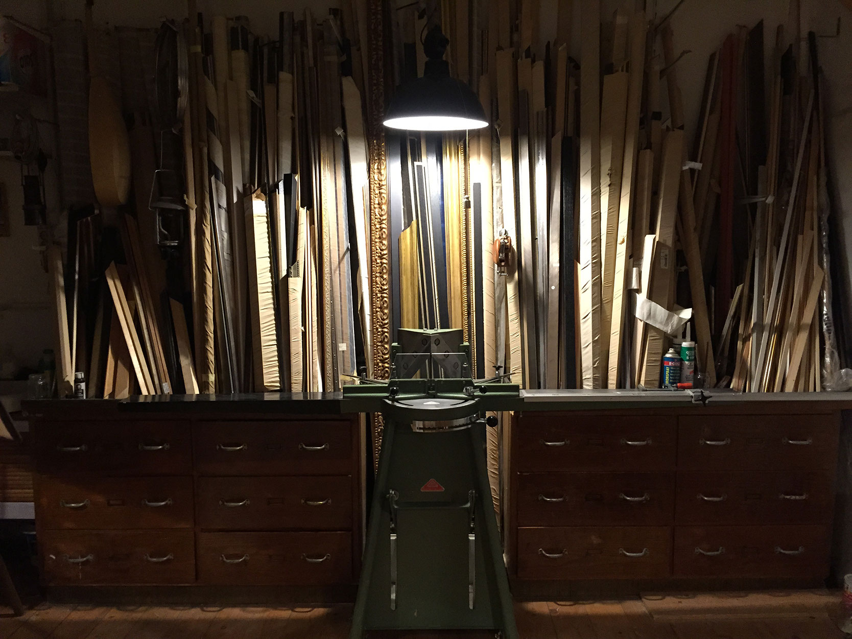 Bilderrahmen, Bilderrahmungen, Bildereinrahmungen, Rahmungen, Objektrahmungen, Modellrahmen, konservatorische Rahmungen, Passepartout, Zuschnitt